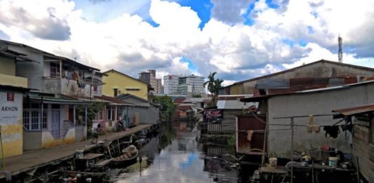 Bangun Rumah di Atas Parit Tokaya