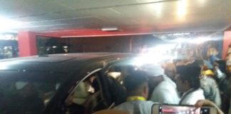 Ribuan Massa Sambut Kedatangan UAS PENYAMBUTAN. Ribuan masyarakat dari berbagai elemen menyambut kedatangan Ustadz Abdul Somad di Bandara Internasional Supadio Kubu Raya, Minggu malam (9/9). Andi Ridwansyah