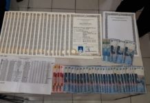 Mantan Kepala SMA di Sekadau Diciduk Tim Saber Pungli BARANG BUKTI. Ijazah dan uang yang berhasil diamankan dari tangan DEH, kemarin. Polisi for RK