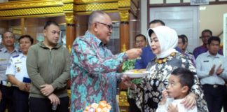 H Rusman Ali Terharu Dapat Kejutan dari Pegawai