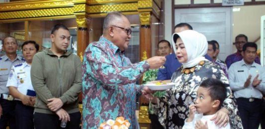 H Rusman Ali Terharu Dapat Kejutan dari Pegawai