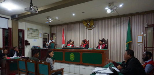 Frantinus Nirigi Tak Sebut Kata Bom