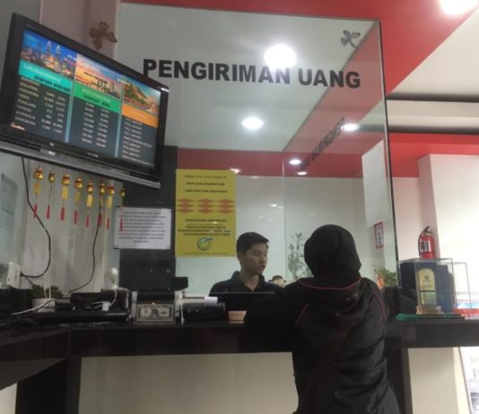 Tembus Rp15 ribu, Rupiah Terus dalam Tekanan