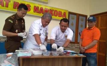 29 Paket Sabu Blue Ice Dimusnahkan