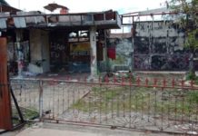 Dua Penjarah Rumah Bekas Terbakar Nyaris Babak Belur LOKASI JARAHAN. Rumah bekas kebakaran ini nyaris dijarah dua pemuda tak dikenal--Bangun Subekti