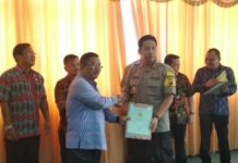 Polres Terima Hibah Dua Bidang Tanah HIBAH. Penyerahan perjanjian dan berkas hibah tanah dari Pemkab Sekadau kepada Polres Sekadau, Jumat (31/8). Abdu Syukri