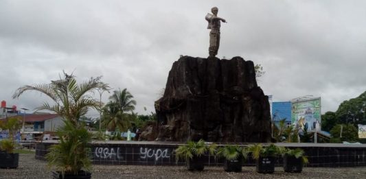Tugu Simpang Lapter Bukan Tugu Naruto Tugu Simpang Lapter. Tugu yang berada di Simpang Lapter yang kerap disebut sebagai Tugu Naruto, hingga kini belum ada nama yang diperdakan untuk tugu tersebut. Dedi Irawan/RK.