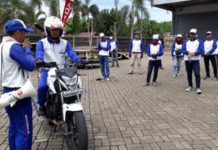 Jurnalis Diedukasi Safety Riding Safety riding. Puluhan jurnalis kalbar saat mempraktikkan safety riding yang dilaksanakan Astra Motor Pontianak, Minggu (2/9). Gusnadi-RK