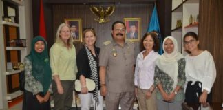 Istri Dubes AS dan Inggris Sambangi Kayong Utara Kunjungan. Pj Bupati Kayong Utara, DR H Syarif Yusniarsyah menyambut bahagia kunjungan istri Dubes AS dan Inggris di Sukadana, Kamis (30/8). Humas for Rakyat Kalbar