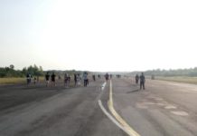 Tak Beroperasi Bukan Berarti Tak Bermanfaat BANDARA SUSILO. Masyarakat Sintang beraktivitas di Bandara Susilo, Senin sore (3/9). Benidiktus Krismono-RK