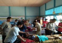 Suksekan Program KB di Sekadau SUNATAN MASSAL. Sejumlah anak mengikuti sunatan massal di Desa Tanjung, Kecamatan Sekadau Hilir, Senin (3/9). Kegiatan ini merupakan rangkaian acara Pencanangan Kampung Keluarga Berencana (KB) tingkat Kabupaten Sekadau dan Bulan Bhakti KB Kesehatan Bhayangkara 2018. Abdu Syukri