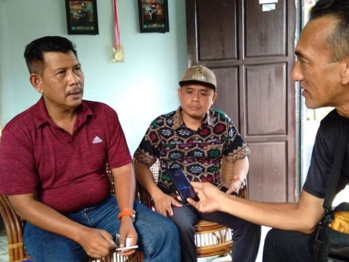 Wawancara. Bupati Kayong Utara terpilih, Citra Duani didampingi Wakil Bupati Kayong Utara terpilih, H Efendi Ahmad melakukan wawancara bersama jurnalis di Kayong Utara. Kamiriluddin/RK.