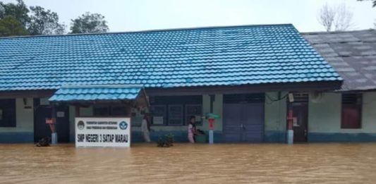 Ketinggian Air 1,5 Meter, Rumah dan Sekolah Terendam