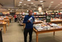 Buku Jho Low dari Houston BILLION DOLLAR WHALE. Dahlan Iskan dan buku ''Billion Dollar Whale'', cerita tentang Jho Low, laki-laki yang telah mengecoh Wall Street, Hollywood, dan alam semesta. disway photo