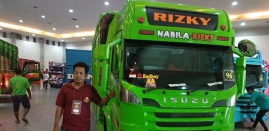 Ketika Truk ‘Bersolek’ Dalam Sebuah Komptetisi