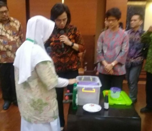 Siswi SD Sanggau Paparkan Penelitiannya di depan Sri Mulyani