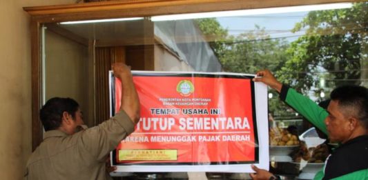 Tak Bayar Pajak, Rumah Makan Dipasang Stiker