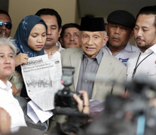 Canda Tawa plus Gudeg Jogja Selingi Pemeriksaan Amien Rais