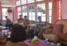 Kisah Pasangan Guru, Terpisah demi Tugas