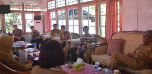 Kisah Pasangan Guru, Terpisah demi Tugas