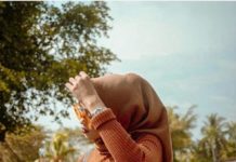 Cantik dan Ceria dengan Busana Warna-warni