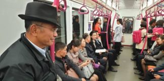 Bayar Renminbi, Kembalian Dollar