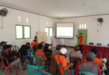 Dilatih BPBD Landak Memadamkan Api