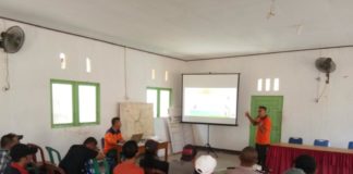 Dilatih BPBD Landak Memadamkan Api