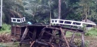 Jembatan Sungai Bakah Hanyut Terseret Arus