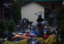 Tolong, Anak Istri Saya Masih Tertimbun