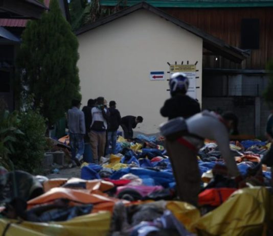 Tolong, Anak Istri Saya Masih Tertimbun