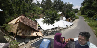 Belum Tersentuh Bantuan, Warga Makan Kelapa dan Pisang