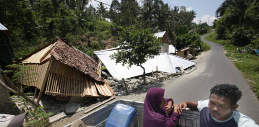 Belum Tersentuh Bantuan, Warga Makan Kelapa dan Pisang