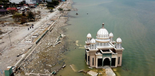Tenda Pengungsi Sepanjang Jalan