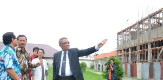 Gubernur Ingin Seluruh Rumah Sakit Terintegrasi KUNKER. Oscar Primadi, Bambang Wibowo dan Sutarmdiji melakukan kunjungan kerja di RSUD Soedarso, Jumat (5/10). Humas Pemprov for RK