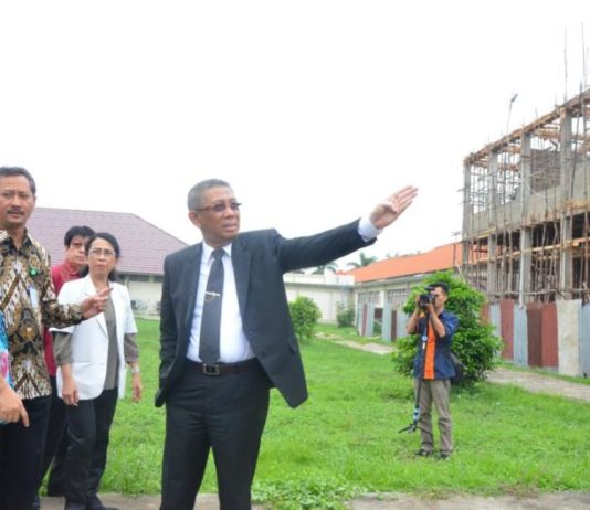 Gubernur Ingin Seluruh  Rumah Sakit Terintegrasi KUNKER. Oscar Primadi, Bambang Wibowo dan Sutarmdiji melakukan kunjungan kerja di RSUD Soedarso, Jumat (5/10). Humas Pemprov for RK