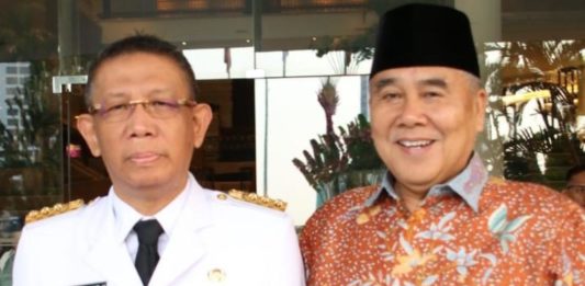 Akip Optimis Maju ke Senayan BERSAMA GUBERNUR. Mochamad Akip (kanan) bersama Sutarmidji beberapa saat sebelum dilantik sebagai Gubernur Kalbar di Jakarta beberapa waktu lalu. Dokumen RK