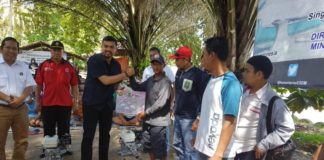 Nelayan Kecil Singkawang Terima Bantuan Konverter Kit