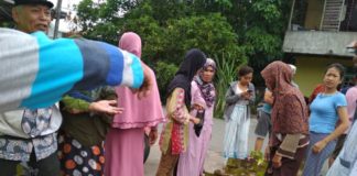 Langka, Warga Antre Beli Gas Subsidi