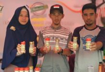 Warga Batu Layar Produksi Lada Bubuk