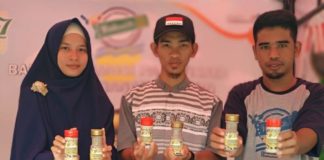 Warga Batu Layar Produksi Lada Bubuk