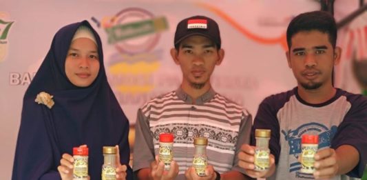Warga Batu Layar Produksi Lada Bubuk