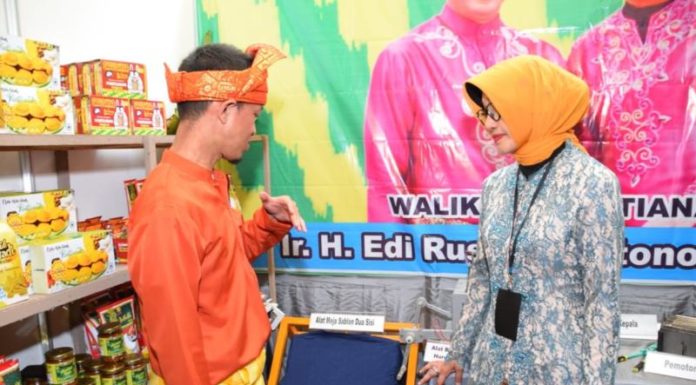 Pontianak Pamerkan Meja Sablon Dua Sisi