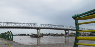 Pagar Patah, Lantai Pecah