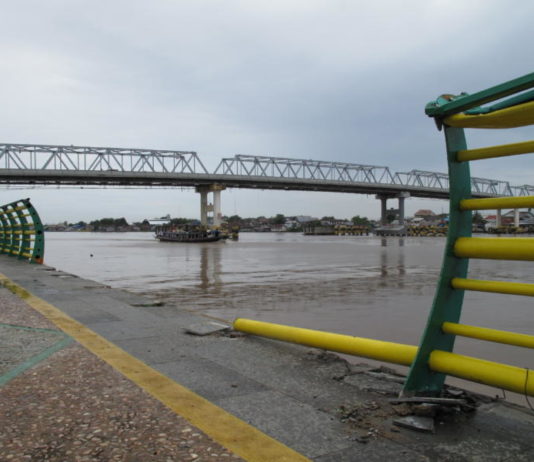 Pagar Patah, Lantai Pecah