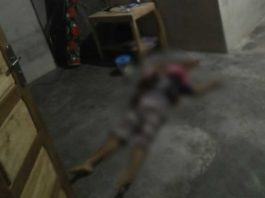 Wanita di Peniti Tewas Bersimbah Darah TEWAS. Wanita yang ditemukan tewas di rumahnya di Desa Peniti, Sekadau Hilir, Sekadau, Senin sore (1/10). Polisi masih melakukan penyelidikan intensif terhadap kasus tersebut. Warga for RK