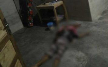 Wanita di Peniti Tewas Bersimbah Darah TEWAS. Wanita yang ditemukan tewas di rumahnya di Desa Peniti, Sekadau Hilir, Sekadau, Senin sore (1/10). Polisi masih melakukan penyelidikan intensif terhadap kasus tersebut. Warga for RK