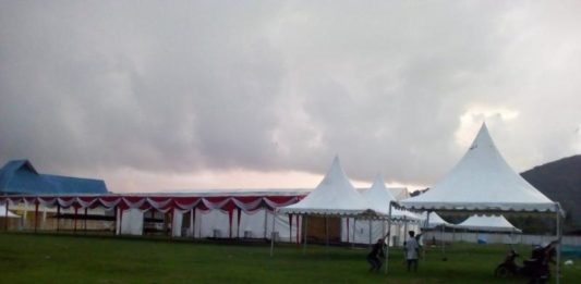 Persiapan Singkawang Expo Capai 90 Persen HAMPIR RAMPUNG. Persiapan panitia dalam rangka Singkawang Expo 2018 di stadion Kridasana, Singkawang, Rabu (10/10). Suhendra-RK