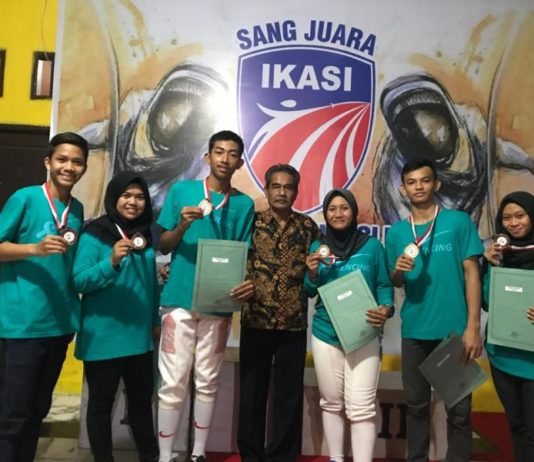 Atlet Anggar Mempawah Raih Emas dan Perunggu