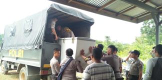 Diduga Disewa Warga Malaysia, Gudang Penyimpanan Barang Ilegal Digerebek Polisi Sejumlah barang disita polisi, ketika penggerebekan gudang ilegal di Dusun Kuya Desa Lubuk Sabuk Kecamatan Sekayam, Sabtu (20/10)--ist